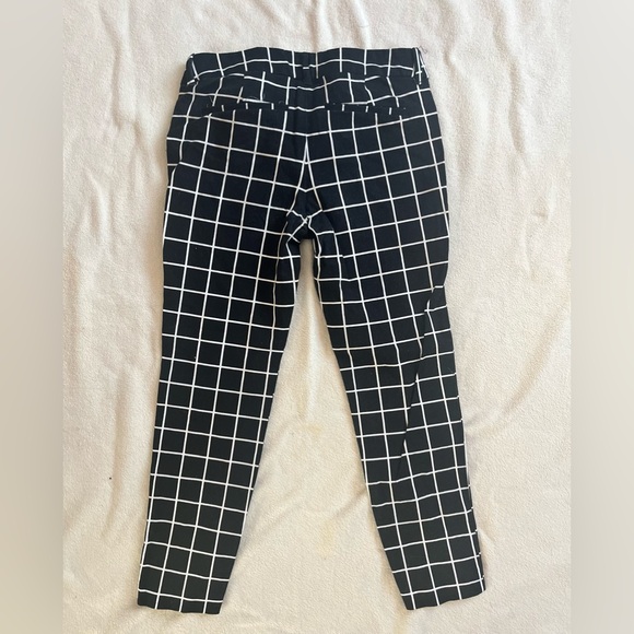 Old Navy pixie pants size 2R - Picture 5 of 5